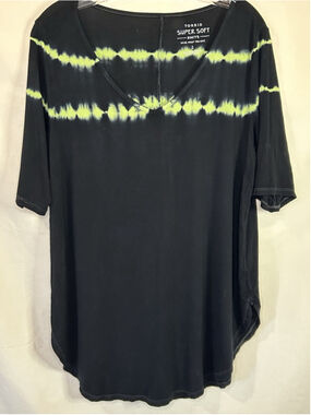 Torrid Tunic Super Soft V Neck Tee Shirt Linear Tie Dye Black Size 1 - 14/16